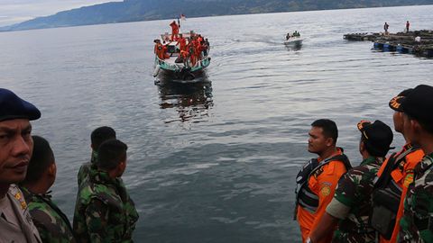 Индонезияда паромнинг чўкиши оқибатида 166 киши бедарак йўқолган