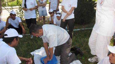 Наманганда маҳалла посбонлари ва котиблари биринчи ёрдам кўрсатиш асослари бўйича ўқитилди