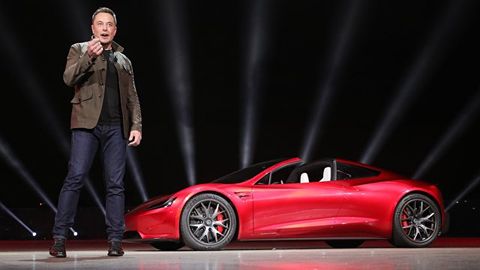 Tesla’ning sobiq xodimlari Maskning kompaniyasini tanqid qildi