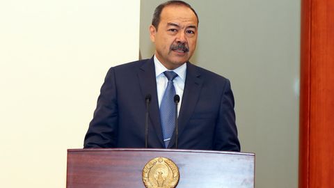 Бош вазир Абдулла Арипов Самарқандда тарихий объектлар атрофидаги тўхтатилган қурилишларни бориб кўрди