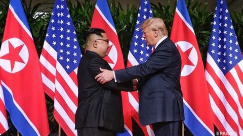 Трамп ва Ким Чен Ин саммитнинг якуний ҳужжатини имзолади