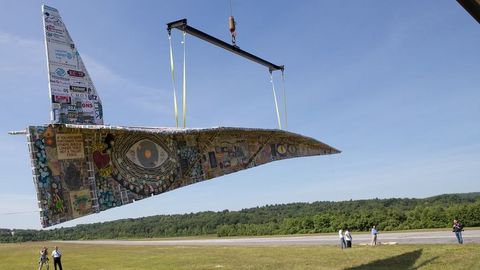 Dunyodagi eng katta qog‘oz samolyot havoga ko‘tarildi (video)