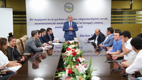 «Ўзбекконцерт» раҳбари «бирров»ини 2 минг доллар қилган хонандани кескин танқид қилди (видео)