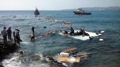 Яманда кема ҳалокатга учраши оқибатида 46 киши ҳалок бўлди