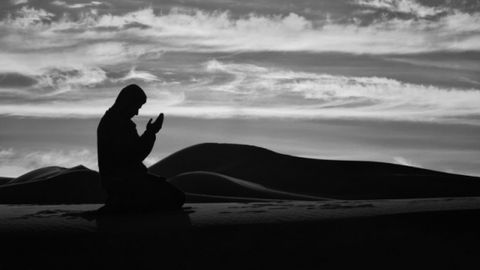 Ibodatdan so‘ng qo‘llar yuzga surilishining boisi nima?