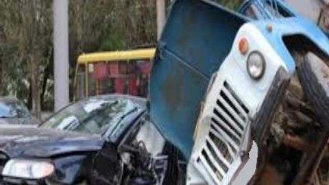 Самарқандда «Зил-53» ва Volvo тўқнашди