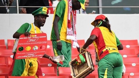 Muhimi inson bo‘lib qolish. Yaponiya va Senegal termasi muxlislari o‘zlari o‘tirgan stadionni tozaladi (video)