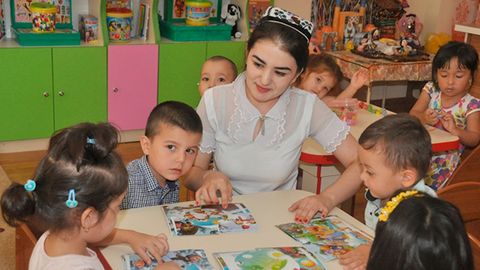 Andijonda 75 yoshni qarshilayotgan bobo qishlog‘iga bog‘cha qurib berdi