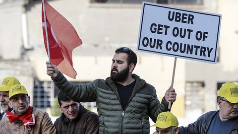 Эрдўғон Туркияда Uber такси сервиси тақиқланганини эълон қилди
