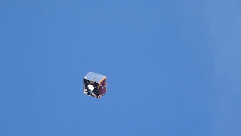 Video: Xalqaro kosmik stansiya yaqinidan uchib o‘tayotgan sun’iy yo‘ldosh