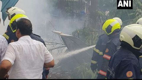 Hindistonda kichik samolyot quladi. 5 kishi halok bo‘ldi