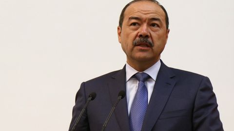 Абдулла Арипов: Элчиларнинг хотинлари дарслик ёзяпти. Улар ёзган китобга болалар тугул катталар ҳам тушунмайди
