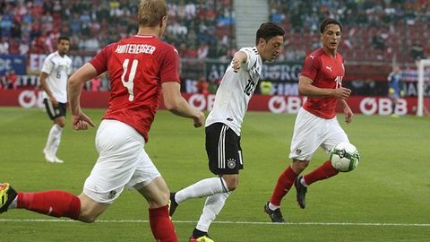 Германия Австрияга ютқазиб қўйди, Англия Нигериядан устун, Бельгия эса Португалия билан дурангга рози бўлди