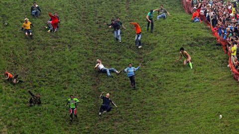 Angliyada an’anaviy pishloq poygasi bo‘lib o‘tdi