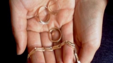 Namanganda ayol kishi devor oshib, boshqa bir ayolning uyiga o‘g‘irlikka tushdi