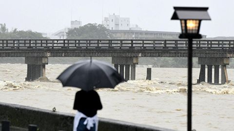 Yaponiyada 4 mingga yaqin kishi kommunikatsiya vositalaridan uzilib qoldi
