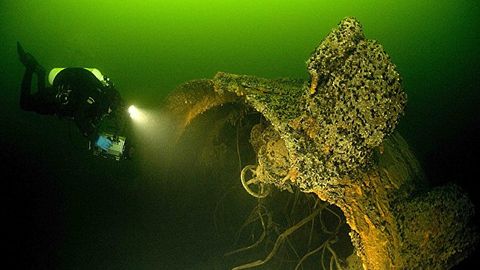 Shvetsiya Rossiya elchixonasiga 1916-yilda cho‘kib ketgan suvosti kemasining kompasini topshirdi