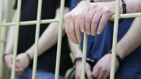 Toshkentda 13 nafar tadbirkorni 400 mln so‘mga tushirgan jinoiy guruh ishi sudga oshirildi