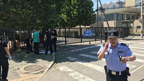 AQShning Pekindagi elchixonasi yaqinida portlash sodir bo‘ldi (video)