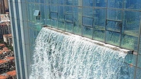 Xitoyda osmono‘par bino sharsharga aylantirildi (video)