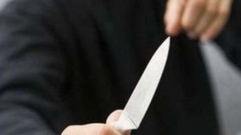 Ўртачирчиқда қўшни аёлнинг уйига бостириб кириб, пичоқ ўқталган босқинчи қўлга олинди