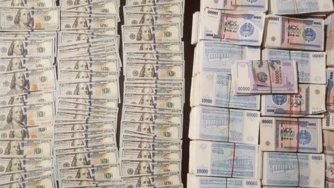 Самарқандда 10 минг долларни ноқонуний сотган валютафуруш қўлга олинди