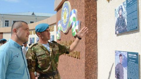 Фарғонада авф этилган фуқаролар ҳарбий қисмда бўлиб, парашютдан сакрашда ва спорт мусобақаларида иштирок этди   