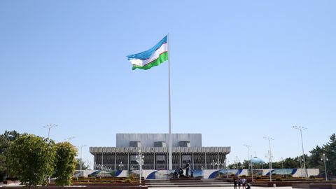 Toshkentdagi “Xalqlar do‘stligi” maydonida O‘zbekistondagi eng katta bayroq o‘rnatildi