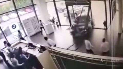 BMW X1 ning birinchi sinov yurishi avariya bilan tugadi (video)