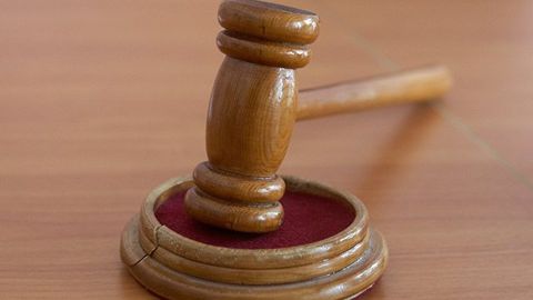 Петербурглик аёл ижтимоий тармоқдаги изоҳ учун шартли равишда озодликдан маҳрум қилинди