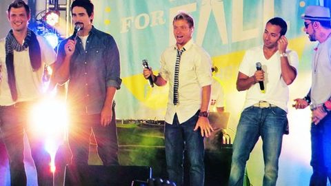 АҚШда Backstreet Boys концерти бошланишидан аввал арка қулаб тушди. 14 киши жароҳатланди