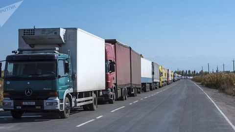 Davlat bojxona qo‘mitasi Qozog‘iston bilan chegarada yuk mashinalari tirbandligiga izoh berdi