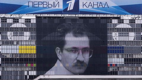 Влад Листьевнинг собиқ ҳамкасби унинг қотиллигини ким буюртма қилганини айтди