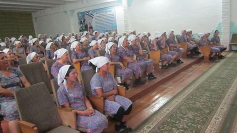 Xotin-qizlar qo‘mitasi xodimlari Toshkent viloyatidagi mahkuma ayollarni yo‘qladi