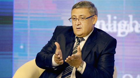 Qalbakilashtirilgan ruxsatnomalar, super kontraktning super narxlari: Oliy va o‘rta-maxsus ta’lim vaziri Inom Majidov bilan suhbat (video)