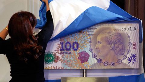 Butun dunyo bo‘ylab rivojlanayotgan mamlakatlarda mahalliy valyutalar arzonlashmoqda. Buning sababi nimada?
