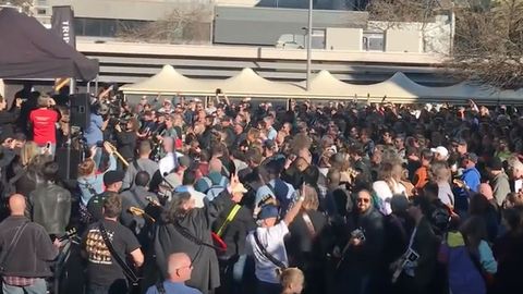 Avstraliyada 457 ta gitarada bir vaqtda chalingan musiqa jahon rekordini o‘rnatdi (video)