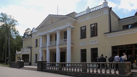 Путиннинг қароргоҳини реконструкция қилиш жараёнида кўпмиллионли ўғриликлар юз бергани фош этилди