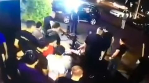 Toshkentdagi Aurum 898 tungi klubidagi mushtlashuv videosi paydo bo‘ldi (video)