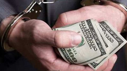 Surxondaryoda abituriyentdan 2 ming dollar olgan shaxs jinoyat ustida qo‘lga olindi