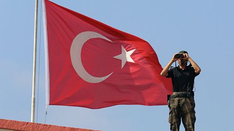 Turkiyalik rejissor davlat to‘ntarishiga urinish haqidagi filmi uchun 6 yilga qamaldi