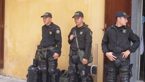 Колумбияда ҳайдовчининг оломон устига машина ҳайдаши оқибатида 8 киши ҳалок бўлди