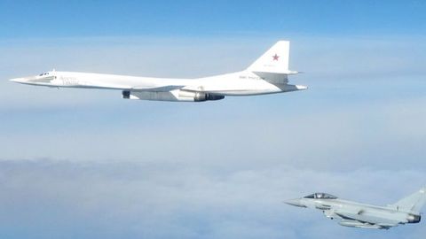 Buyuk Britaniya va Fransiya qiruvchilari Rossiya samolyotini tutish uchun havoga ko‘tarildi