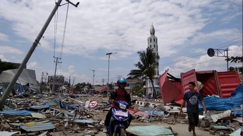 Индонезияда зилзила ва цунами қурбонлари сони 420 кишига етди (видео)