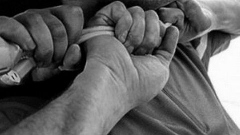 Тошкентлик шахс интернет орқали танишган жазманининг эрини бўғиб ўлдирди