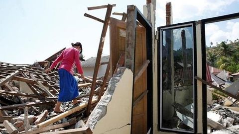 Индонезиядаги зилзила ва цунами оқибатида 50 га яқин киши ҳалок бўлди