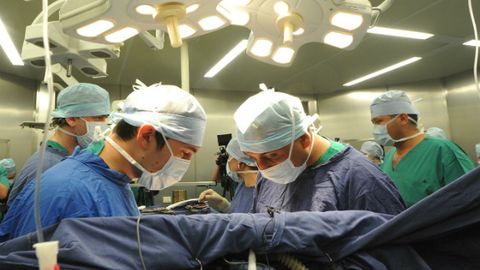 Xitoylik jarrohlar bemorning miyasidan 10 santimetrli tirik qurtni olib tashladi