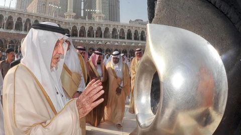 Маккадан Қора тошнинг ўғирланиш тарихи