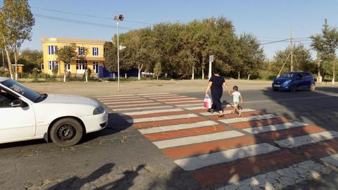 Xorazmda piyodalar yo‘lakchalarini quyosh batareyali chiroqlar yoritadi