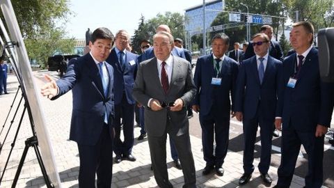 Nursulton Nazarboyev Olmaotada o‘zining nomi bilan atalgan shoh ko‘chani borib ko‘rdi